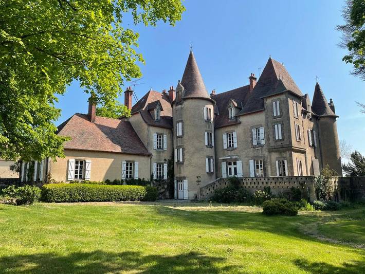Location de vacances pour 14 personnes, avec Balcon et Terrasse ainsi que Jardin et Piscine à Lapeyrouse