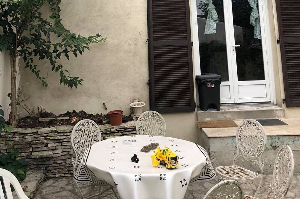 Appartement entier, Studio meublé à 10min de Paris! Jardin commun, parking intérieur gratuit in Arcueil, Val-de-Marne