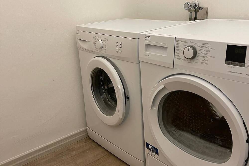 Ganze Wohnung, A spacious apartment with full kitchen in the city center! in Triest, Karst