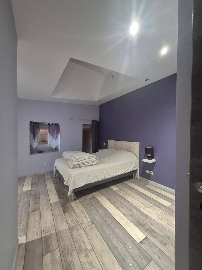 Gîte pour 2 personnes, avec vue et jardin à L'Abergement-de-Varey