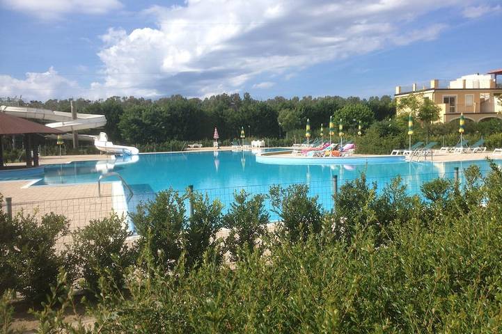 Appartement de vacances pour 4 personnes, avec balcon ainsi que jardin et piscine - 1