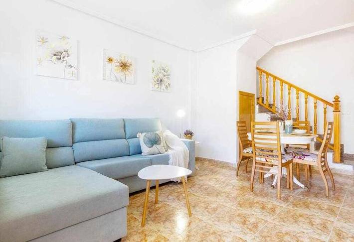 Bungalow para 5 personas, con vistas y piscina además de jardín y terraza en Orihuela
