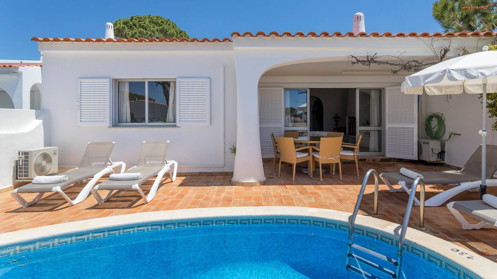 Villa 'Rosa' with Private Pool, Wi-Fi and Air Conditioning in Vale do Lobo, Almancil