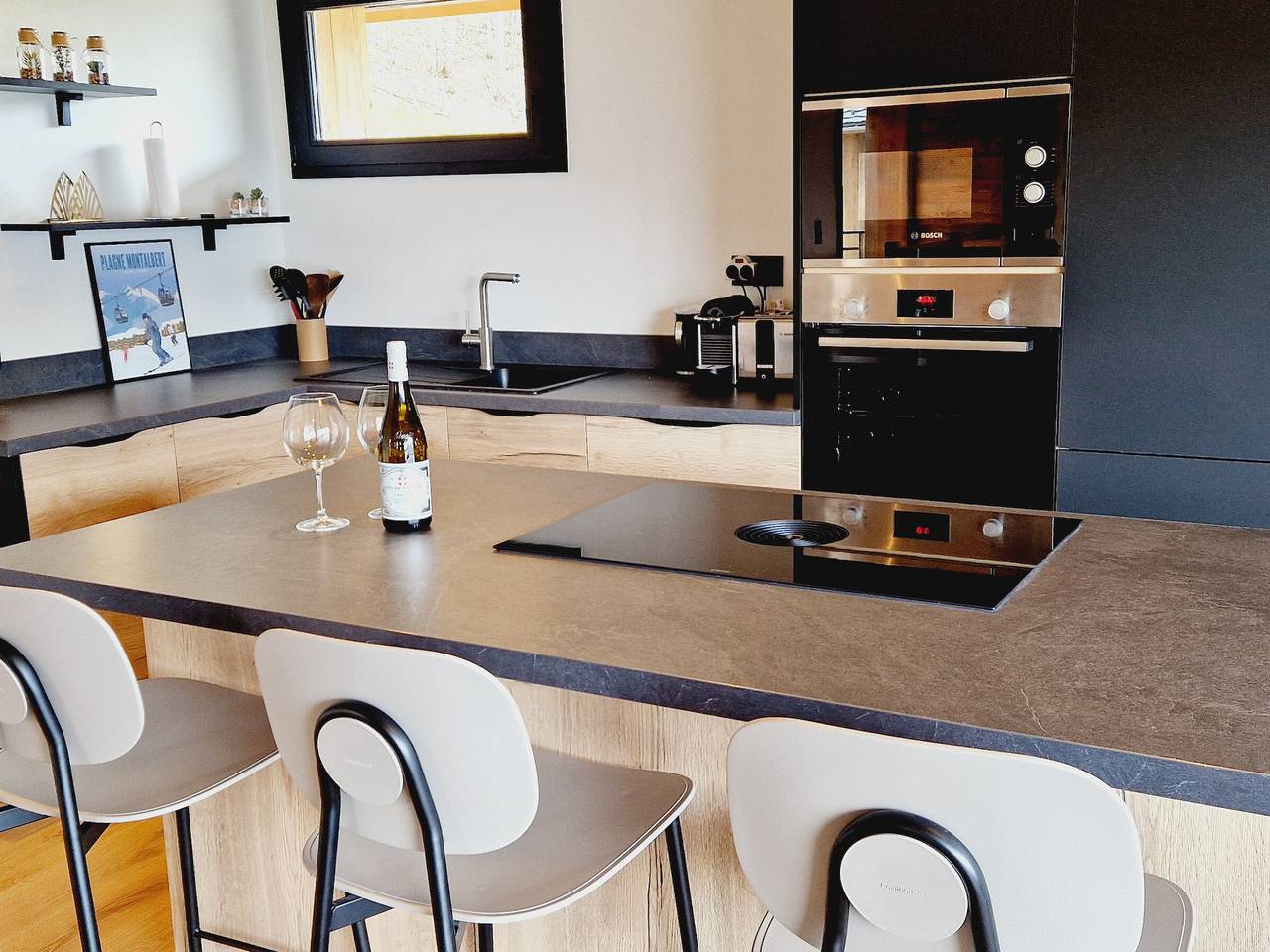 New 2024 chalet for 12 with jacuzzi, ski-room and parking in La Plagne in La Plagne, Aime-la-Plagne