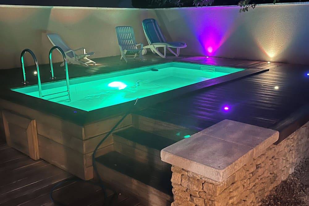 Le Zen : maison climatisée avec piscine et pool house privé. in L'Isle-sur-la-Sorgue, Vaucluse