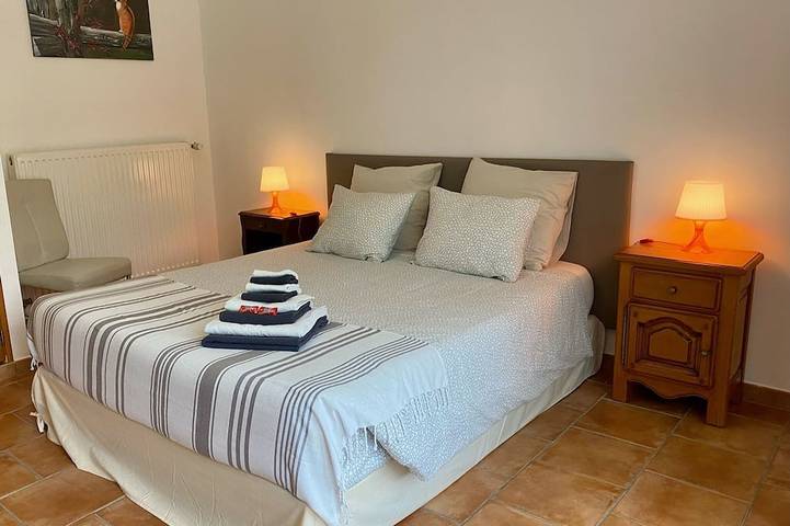 Location de vacances pour 3 personnes, avec Jardin et Piscine à Romeries