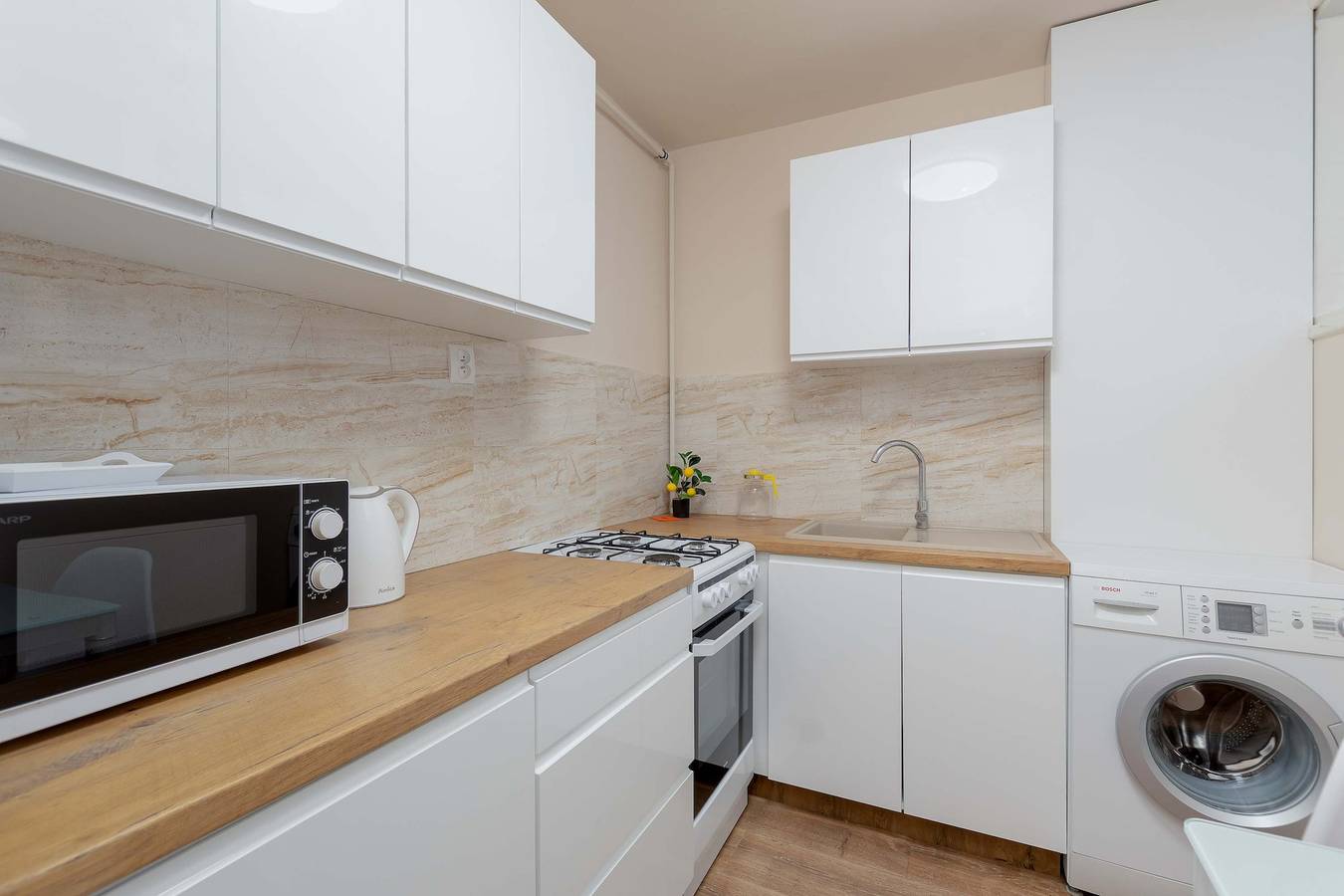 Ganze Wohnung, A Practical Apartment with a Balcony  A Place to Work in Rzeszów, Karpatenvorland