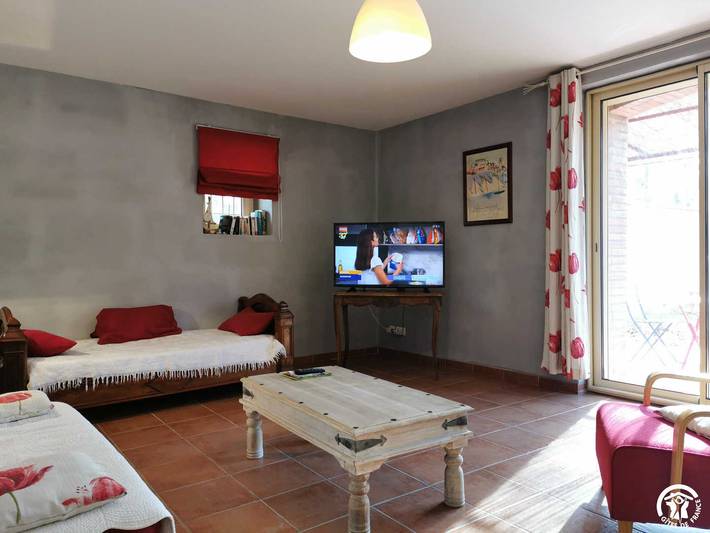 Gîte pour 3 personnes, avec Terrasse ainsi que Jardin et Piscine