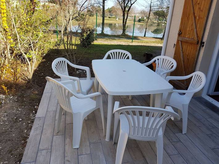 Location de vacances pour 4 personnes, avec piscine et vue sur le lac ainsi que terrasse et jardin dans Port d'Hourtin - 2