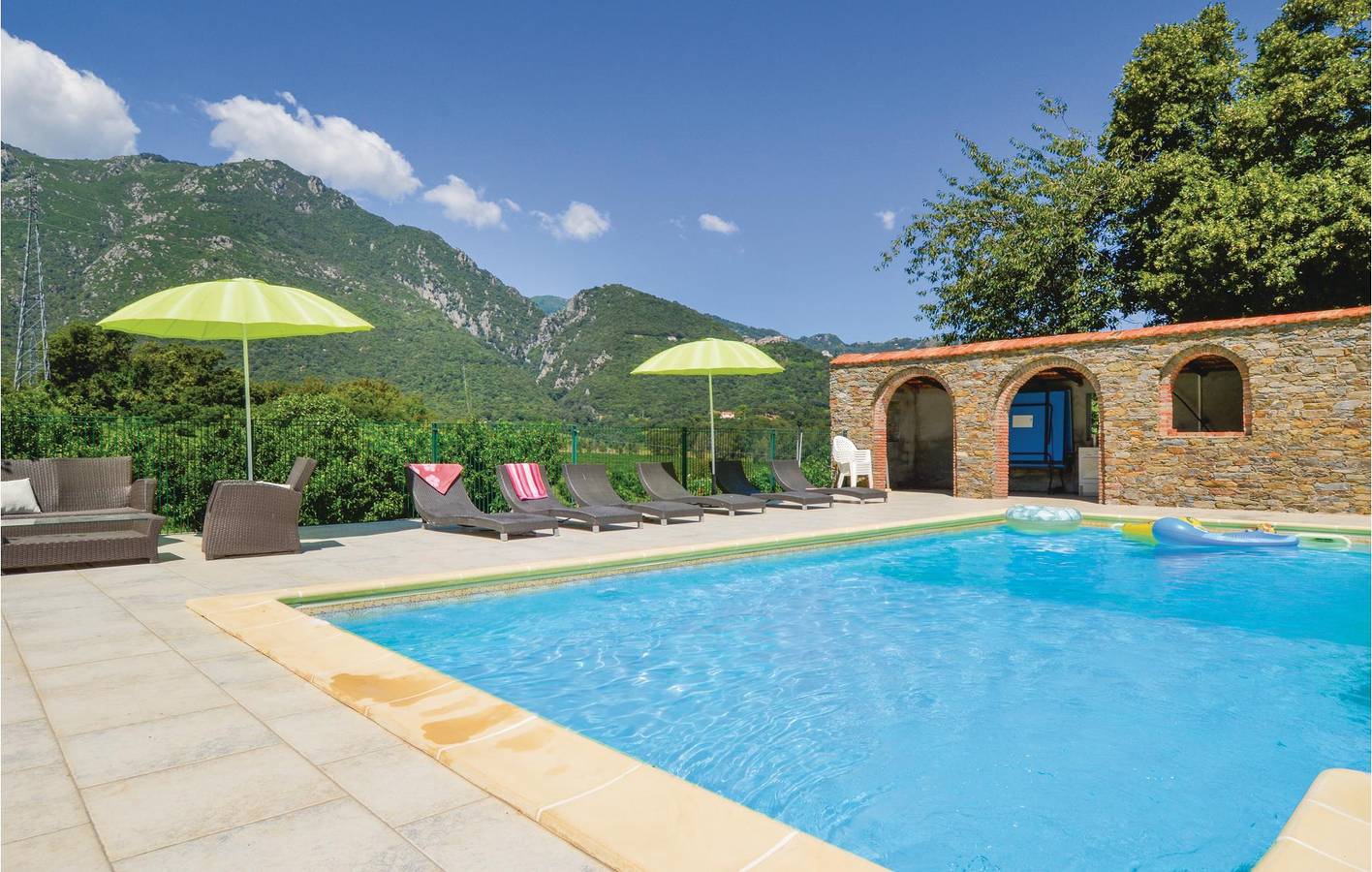 Cozy Apartment with Pool, WiFi & Terrace 1.5km from Beach in Santa-Maria-Poggio, Corte region