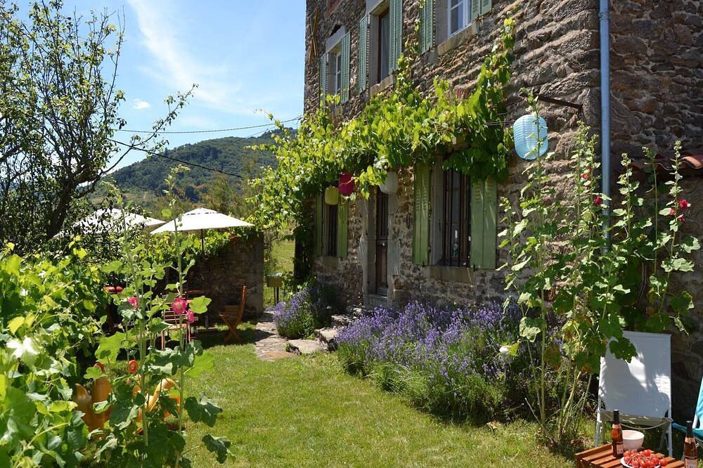 Ferienhaus in Villeneuve am Flussstrand in Villeneuve-d'Allier, Zentralmassiv