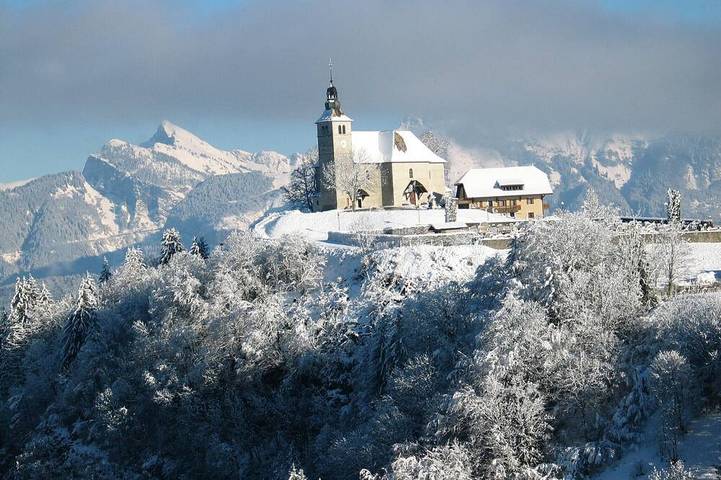 Chalet pour 9 personnes, avec Balcon et Jacuzzi ainsi que Jardin et Piscine à Mont-Saxonnex
