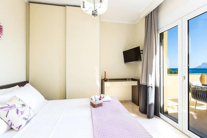 Harmony Villa - entspannen Sie an Ihrem eigenen Privatstrand! Absolute Privatsphäre! In der Nähe von Geschäften! in Chania und Umgebung