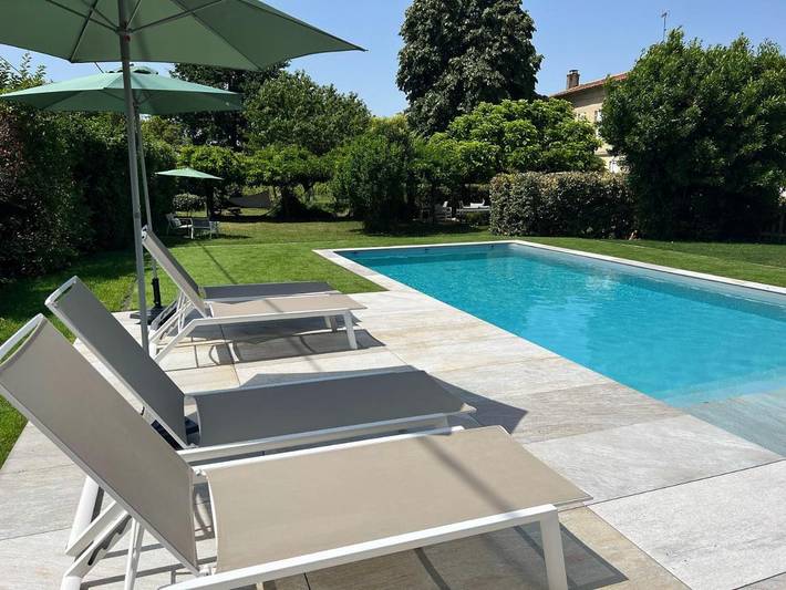 Chambre d’hôte pour 3 personnes, avec piscine ainsi que vue et jardin