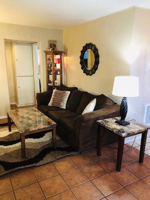 Ganze Wohnung, Malerische und charmante komplett renovierte Innenhofwohnung !! in Downtown Las Vegas, Las Vegas