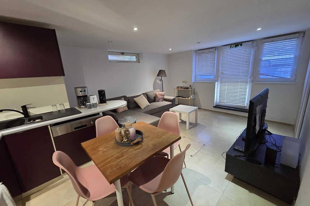 Geheel appartement, Loveroom Waterloo - Romantic Suite with Jacuzzi & Sauna near Brussels in Waterloo, Waals-Brabant