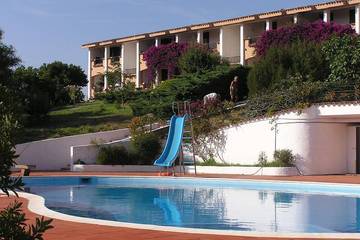 Gîte pour 4 personnes, avec balcon ainsi que jardin et piscine dans Cala Bitta