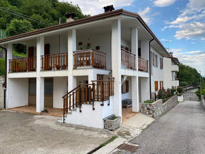 Gîte pour 3 personnes, avec terrasse et vue, animaux acceptés à Forgaria nel Friuli