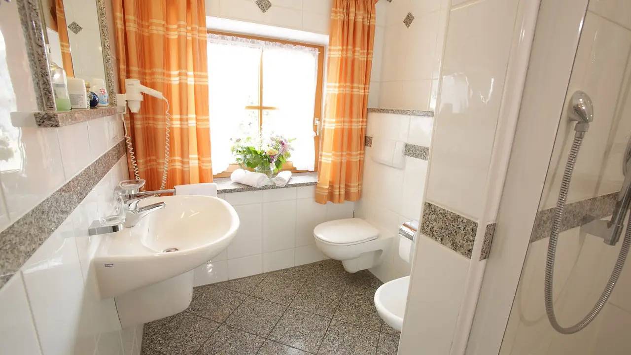 Ganze Ferienwohnung, Ferienwohnung für 3 Personen (52 m²) in Rosenheim in Rosenheim, Oberbayern