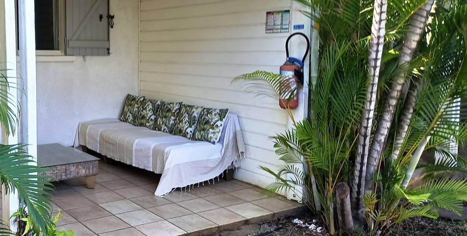 Gîte pour 4 personnes, avec jardin ainsi que terrasse et piscine à Saint-Leu - 3