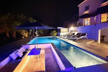 Gîte pour 6 personnes, avec jacuzzi et jardin dans Calanque de Cap Rousset