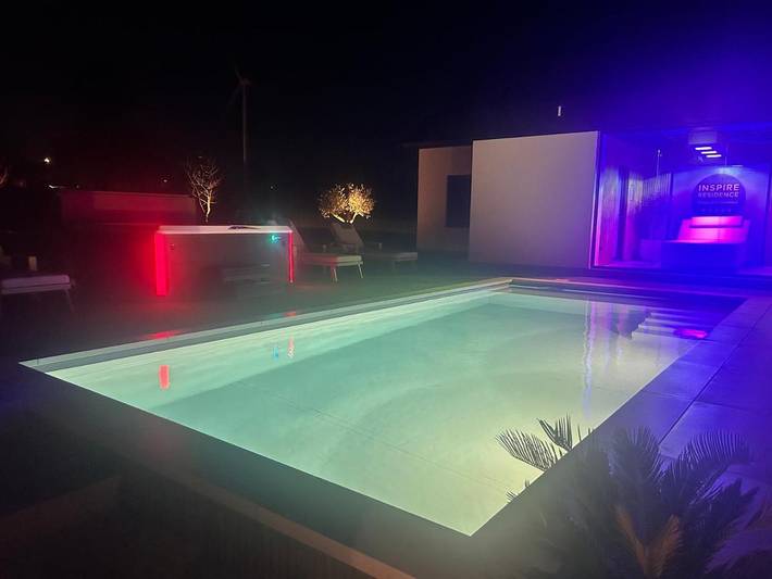 Location de vacances pour 10 personnes, avec jardin et piscine ainsi que sauna et jacuzzi à Tongres - 4