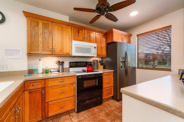 Vacation rental for 8 people, with yard and pool as well as hot tub in Lahaina