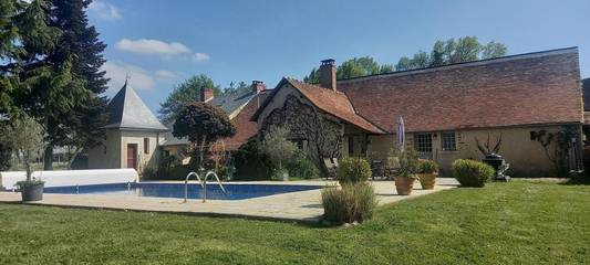 Chambre d’hôte pour 4 personnes, avec jardin ainsi que vue et piscine dans la Sarthe