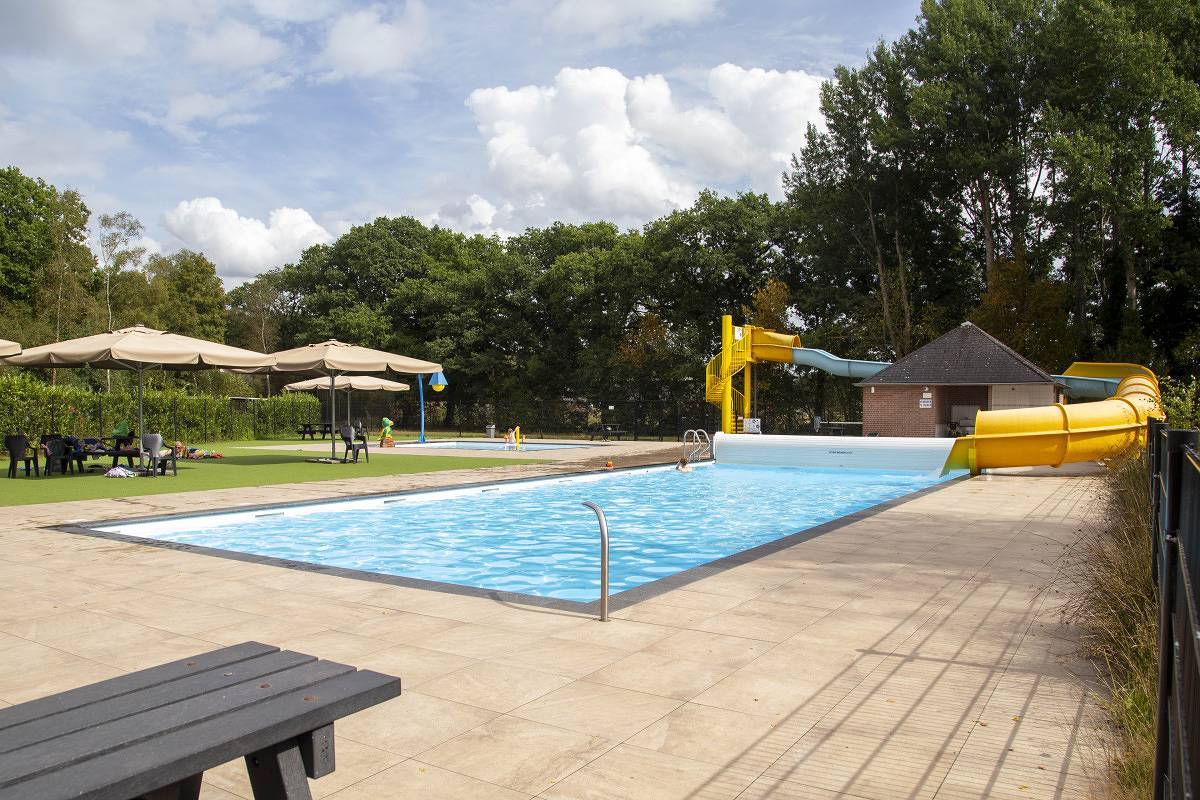 Schönes chalet für 4 Personen mit Bad auf einem Familiencampingplatz in Wateren, Drenthe in Wateren, Regio Zwolle