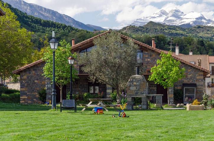 Casa rural para 21 personas, con terraza además de sauna y jardín en Pirineo Aragonés - 4