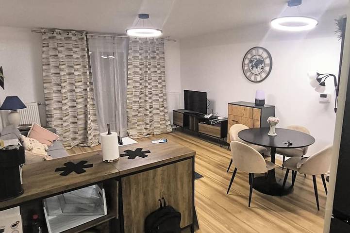 Apartamento entero, Apartment with a balcony near Paris and La Défense in Sartrouville, Yvelines