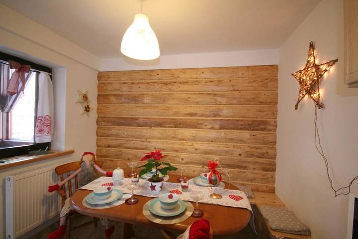 Apartament wakacyjny dla 2 osób, z Taras i Ogród oraz Basen i Widok w Muszyna