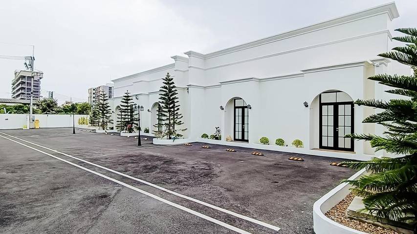 Location de vacances pour 6 personnes, avec jacuzzi ainsi que piscine et jardin dans Ban Bang Saen - 3