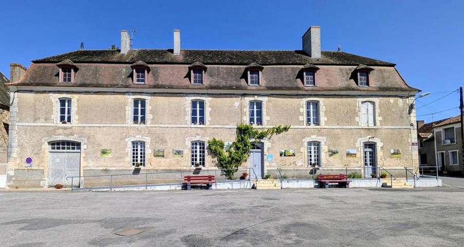 Location de vacances pour 14 personnes à Lussac-les-Églises - 2