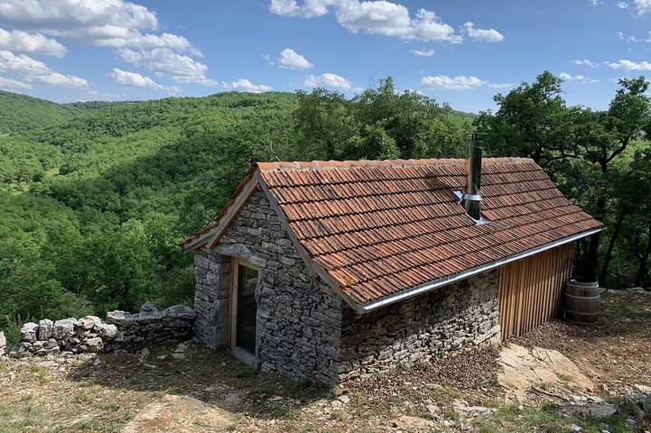 Location de vacances pour 2 personnes, avec Balcon ainsi que Jardin et Piscine à Salvagnac-Cajarc