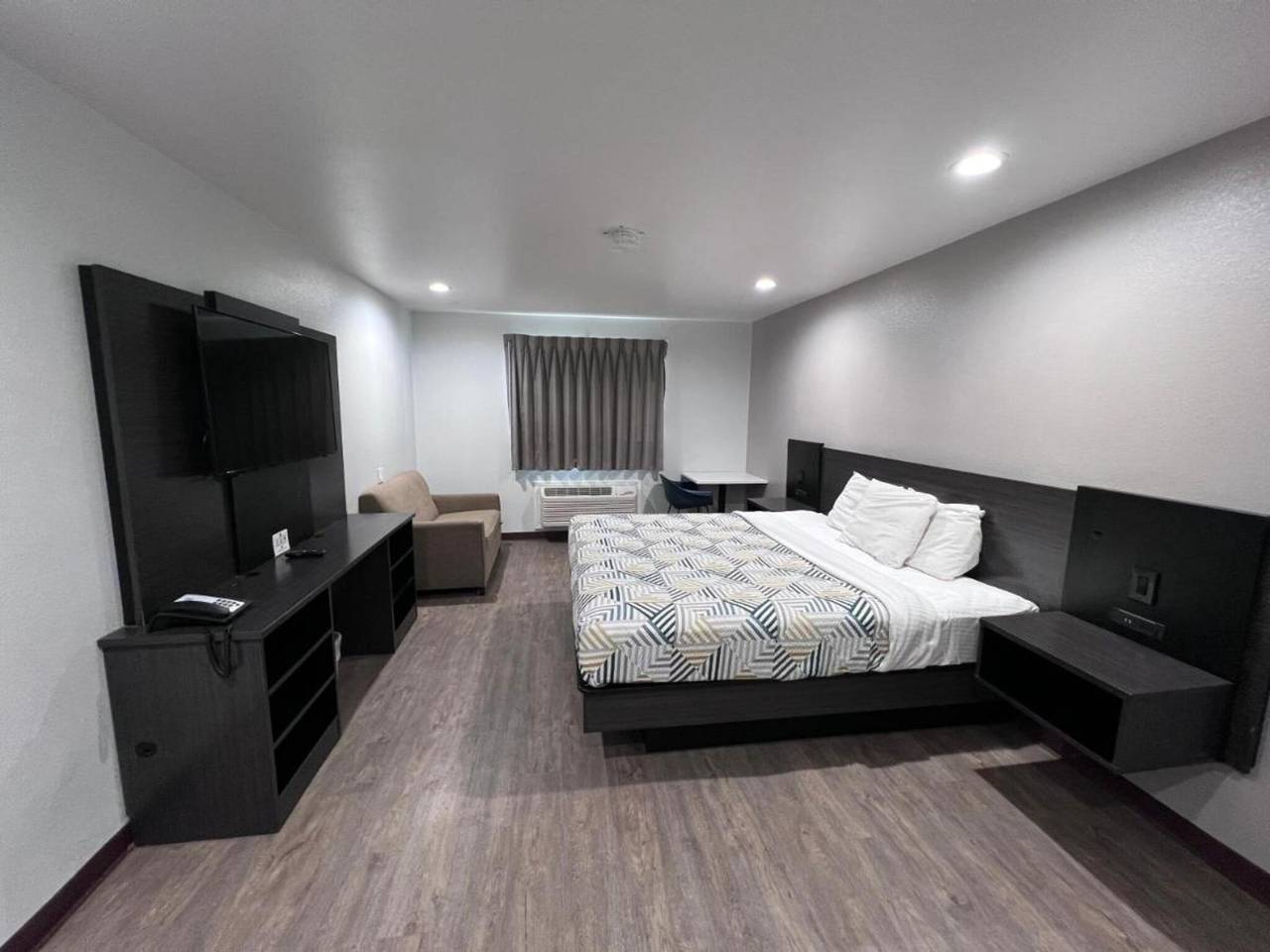 Apartamento entero, 1 cama King | Mob Acc Ri Shwr Nsmk Micfridg in Lake Mohave, Bullhead City