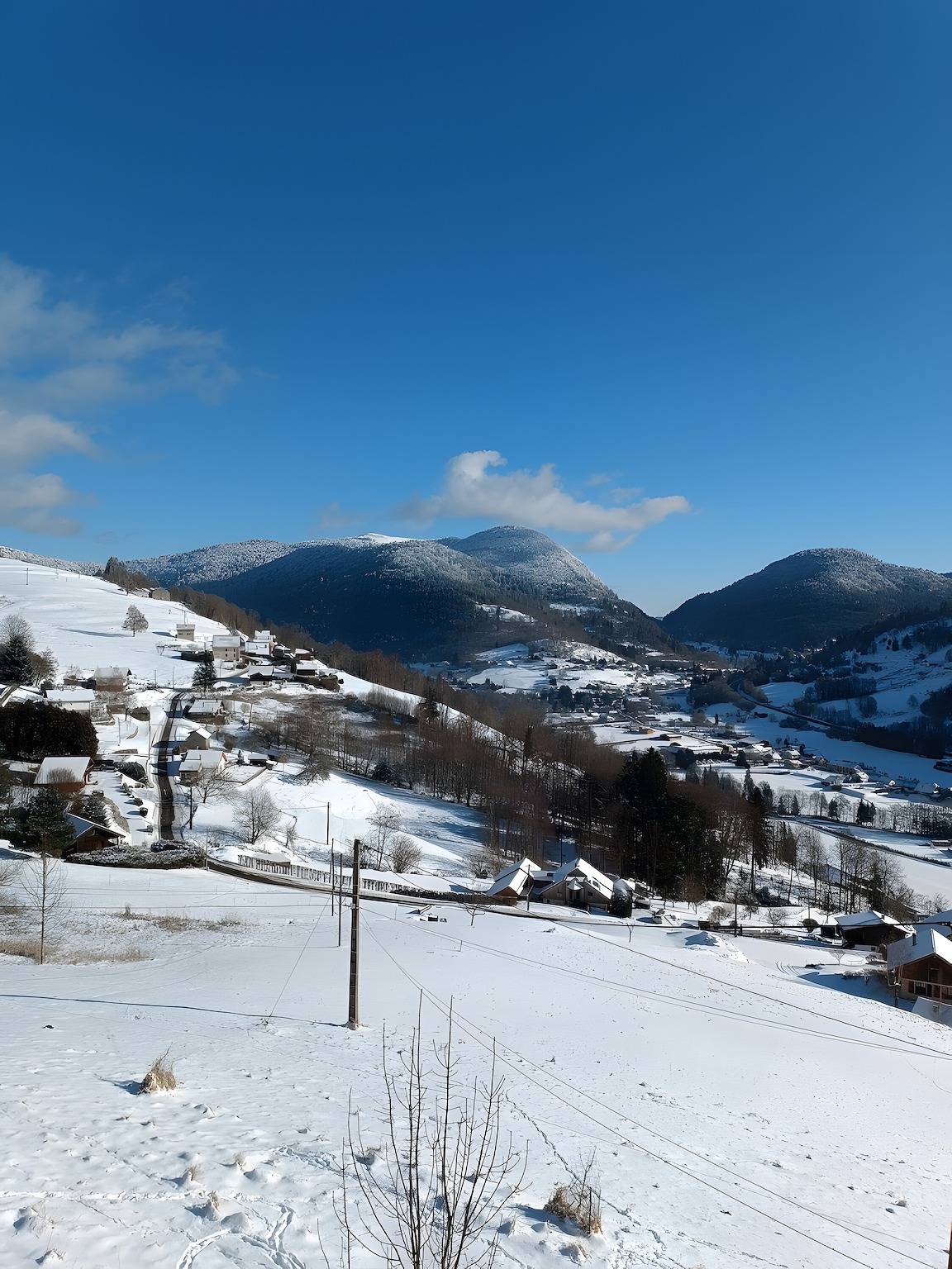 Gîte « Chez Jf et Isa »: Vista a la montaña, terraza privada y Wi-Fi in Bussang, Parque natural regional de los Ballons des Vosges