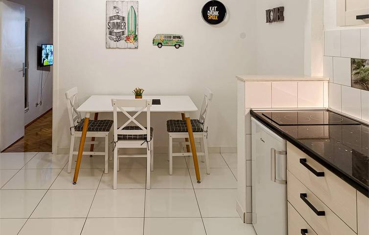 Apartamento vacacional entero, Escapada a la costa: acogedor apartamento en Podgora con aparcamiento y wifi in Podgora, Rivera de Makarska