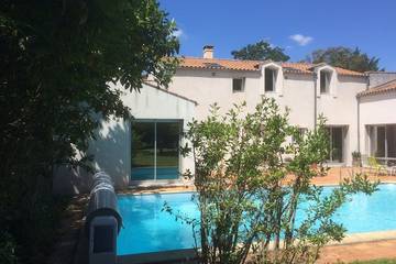 Location de vacances pour 12 personnes, avec jardin et terrasse dans Stade Marcel Deflandre