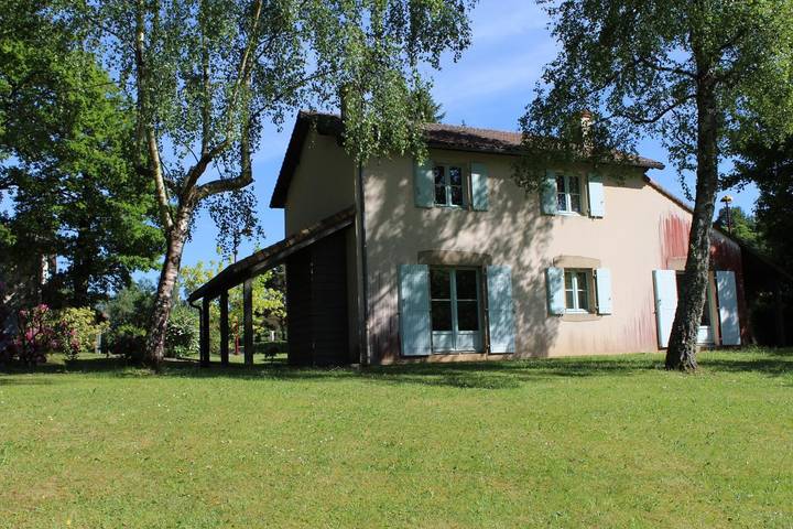 Gîte pour 3 personnes, avec Terrasse et Jardin à Meuzac