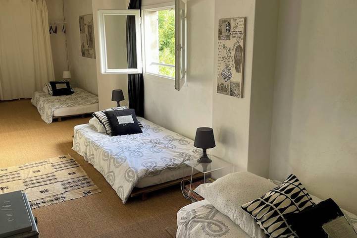 Le Chai: Between sea and mountains, spacious gîte with private pool. in Labastide-Villefranche, Béarn