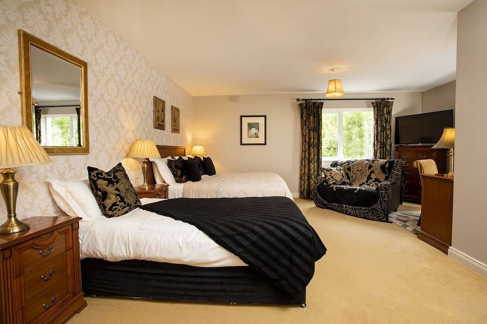 Luxury 15-Bed Manor | Sleeps 30+ | All Ensuite Rooms in Donegal, County Donegal