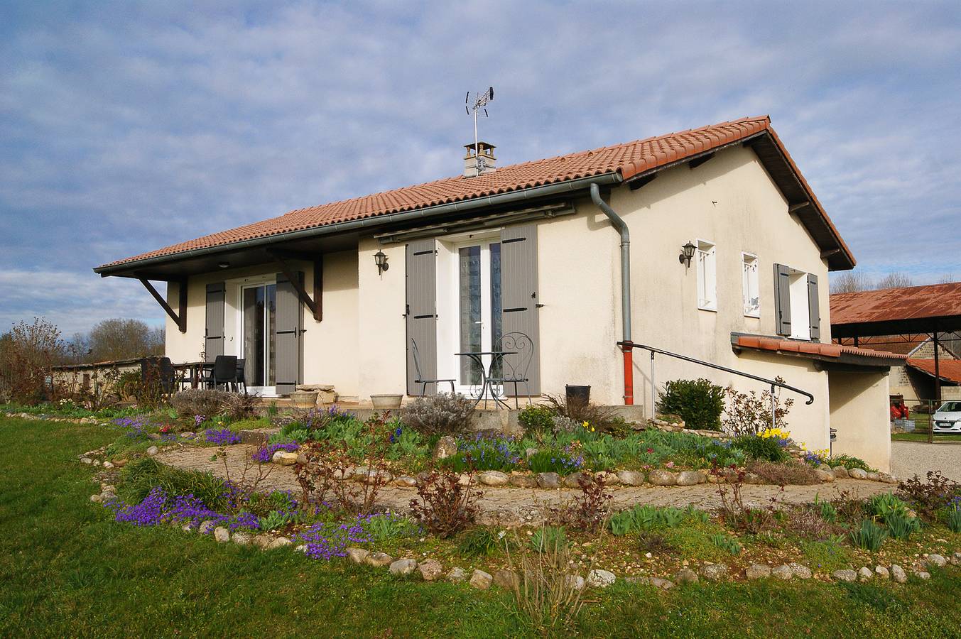 Gîte voor 4 personen met terras in Charvieu-Chavagneux, Vienne en omgeving