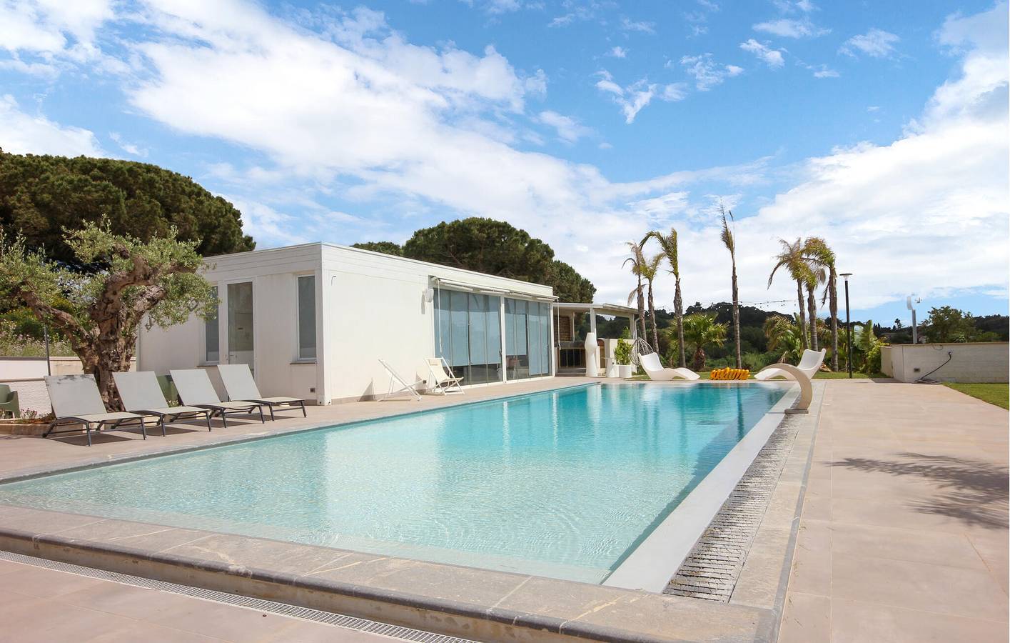 Elegante appartamento con 2 camere da letto, piscina, terrazza e Wi-Fi in Salemi, Provincia di Trapani