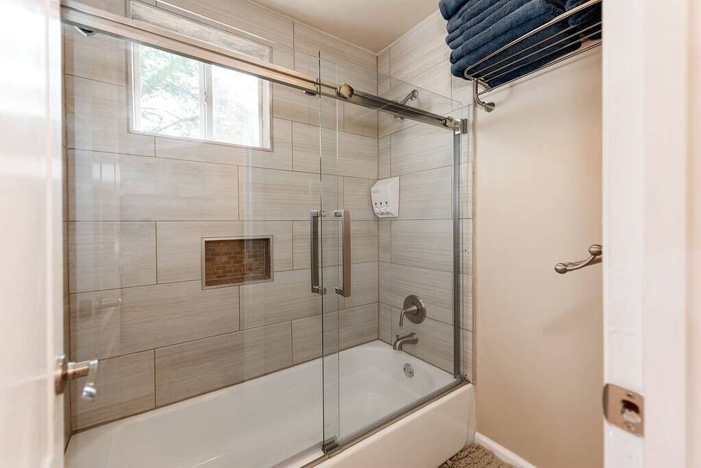 Near Downtown Waxhaw Mellow Yellow Suite A in Union County (NC)