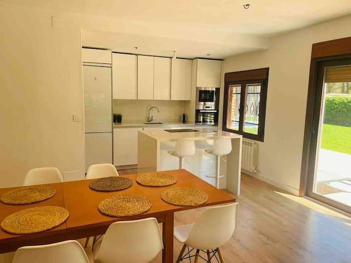 Casa rural para 6 personas, con Balcón y Terraza además de Jardín y Piscina en Alaejos - 4