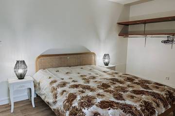 Location de vacances pour 8 personnes, avec jardin à Neuville-aux-Bois (Loiret)