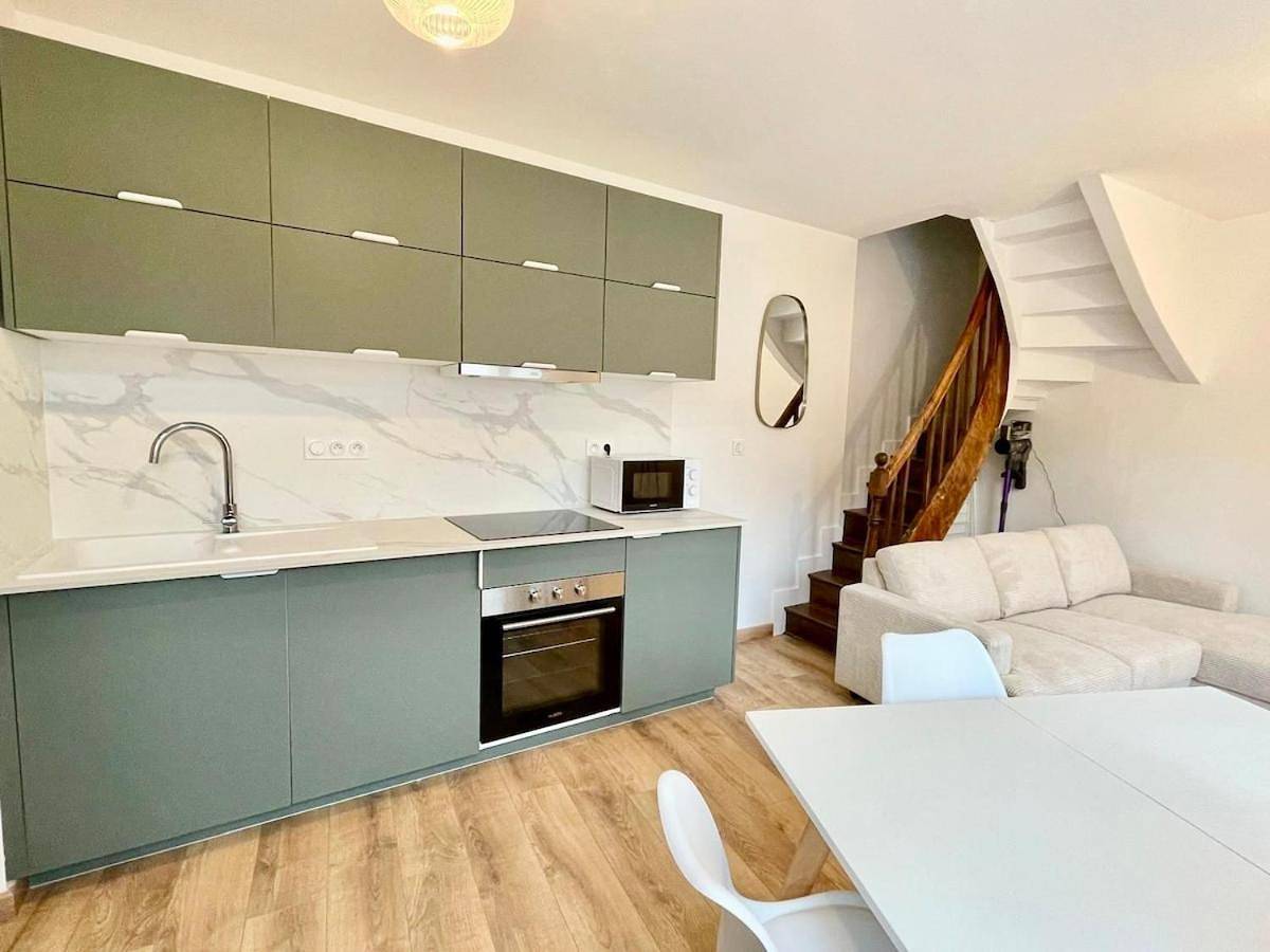 Appartement entier, Petite Maison de ville face au château et du canal in Josselin, Région de Pontivy