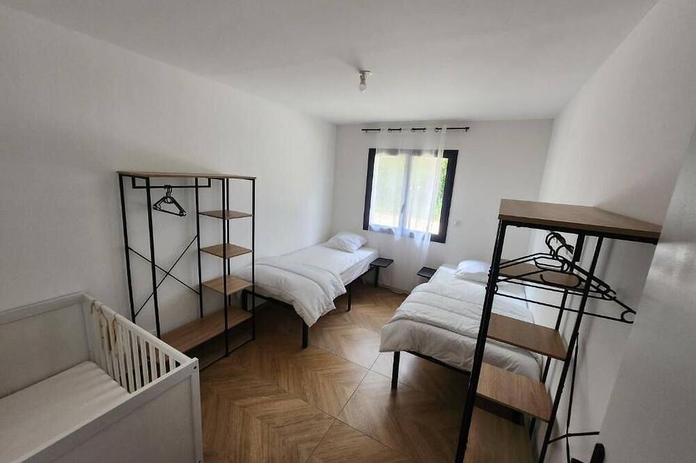 Spacious Evan house (new villa) close to the center and air-conditioned. in Ruoms, Ardèche