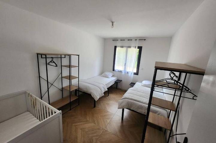 Spacious Evan house (new villa) close to the center and air-conditioned. in Ruoms, Ardèche